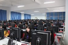 计算机软件技术开发 湖北新华电脑专修学院的创新启蒙与职业起点